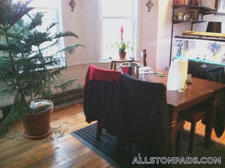 Building Photo - 58 Mansfield St