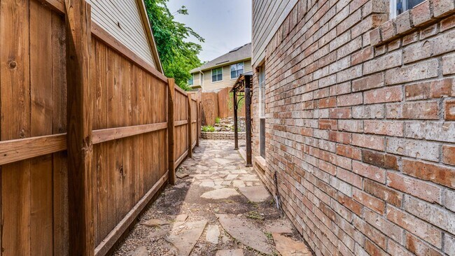 Building Photo - 506 Glenn Ln