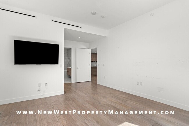 Building Photo - 2604 Fifth Ave