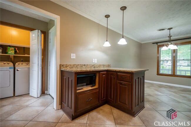 Building Photo - 1500 Crooked Creek Rd