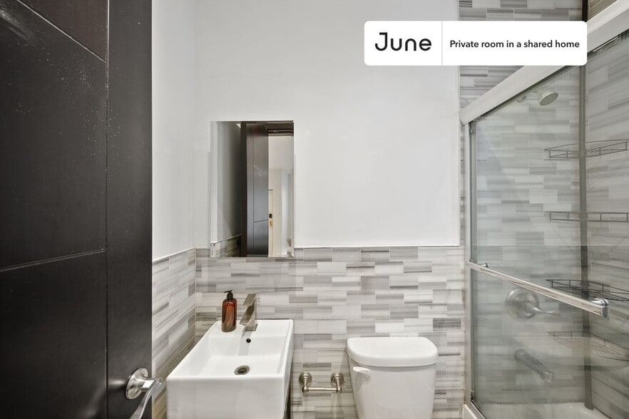 Building Photo - Room in Shared 3 bed/1 bath home in Upper West Side