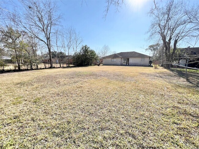 Building Photo - 303 Brigadoon Ln