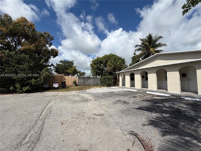 Building Photo - 951 SW 16th St