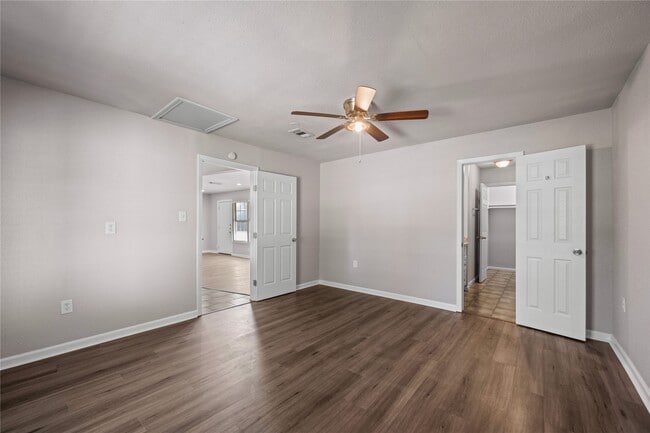 Building Photo - 6138 Kenilwood Dr