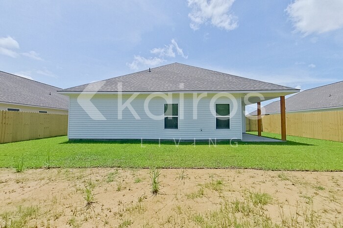 Building Photo - 13745 Pinyon Dr
