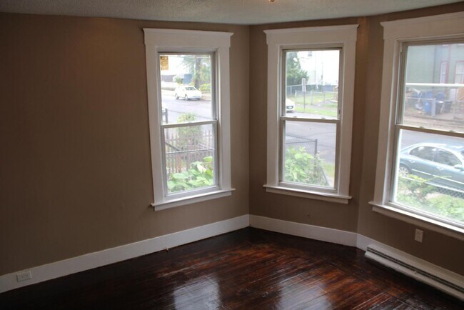 Building Photo - 67 Derby Ave