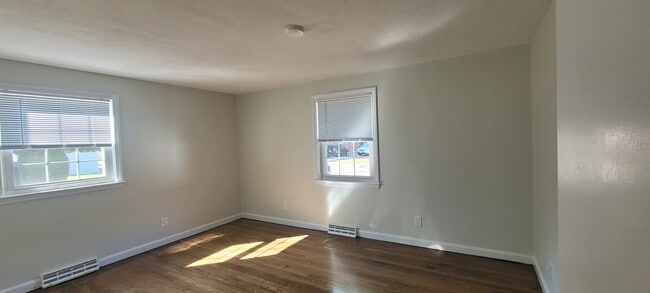 Building Photo - 20 Cobb Dr
