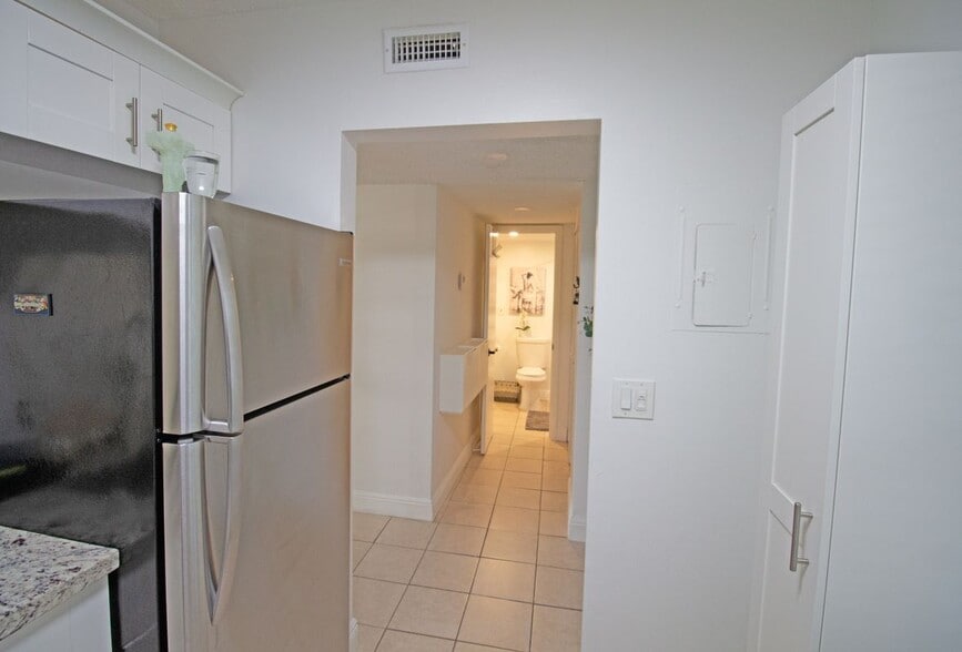 Building Photo - 6020 NW 64th Ave