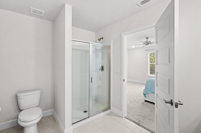 Building Photo - 692 NE Turtleback Trail