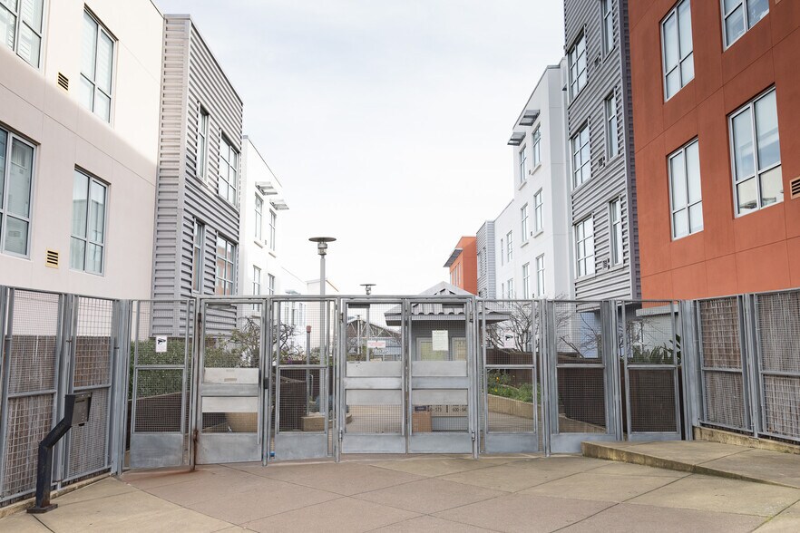 Building Photo - 451 Kansas St