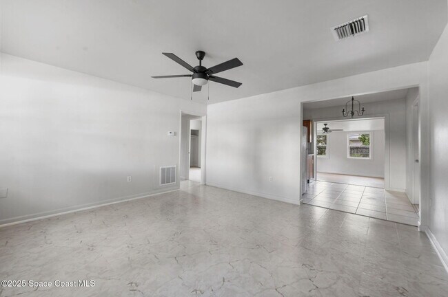 Building Photo - 418 N Fiske Blvd
