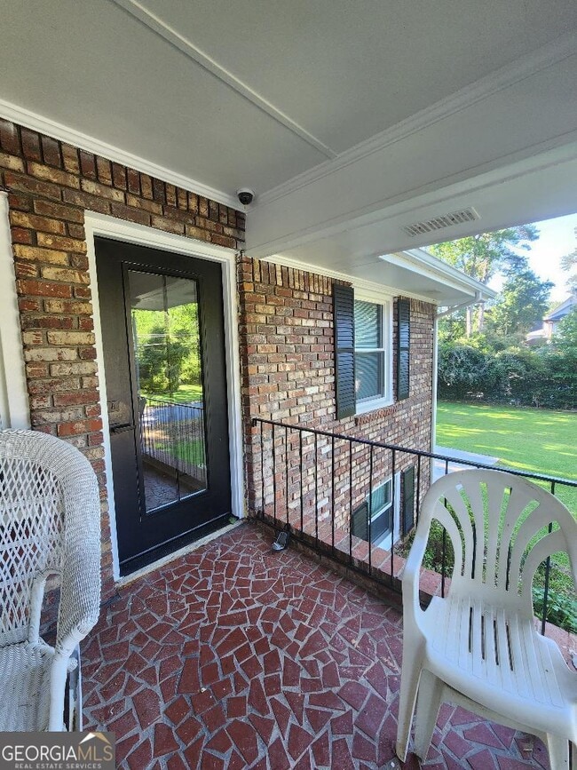 Building Photo - 302 Kelso Dr SW