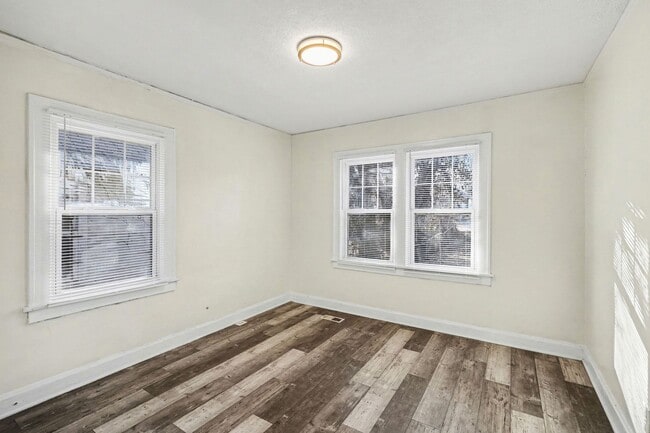 Building Photo - Beautiful 2 Bedroom 1 Bathroom house in Kansas City!