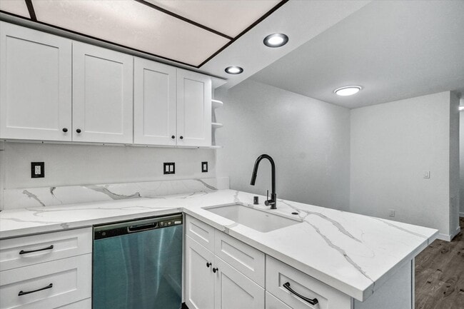 Building Photo - 898 S Lemon St