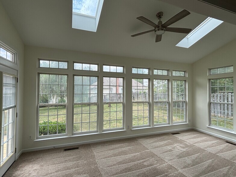 Building Photo - 15938 Wayland Dr