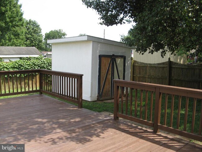 Building Photo - 104 Covington Ln