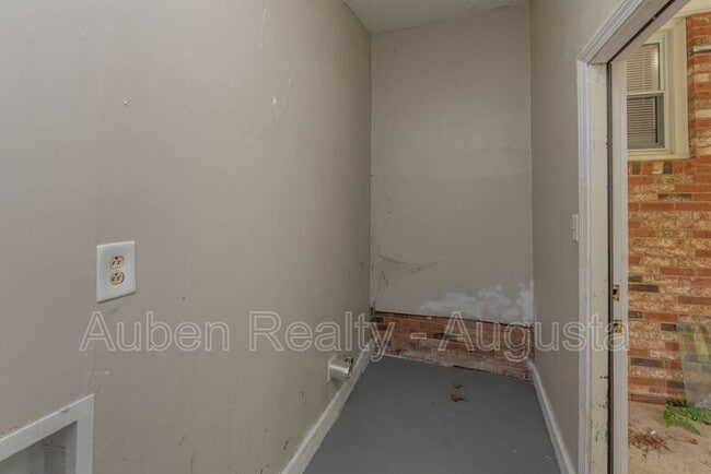 Building Photo - 2416 Barton Chapel Rd