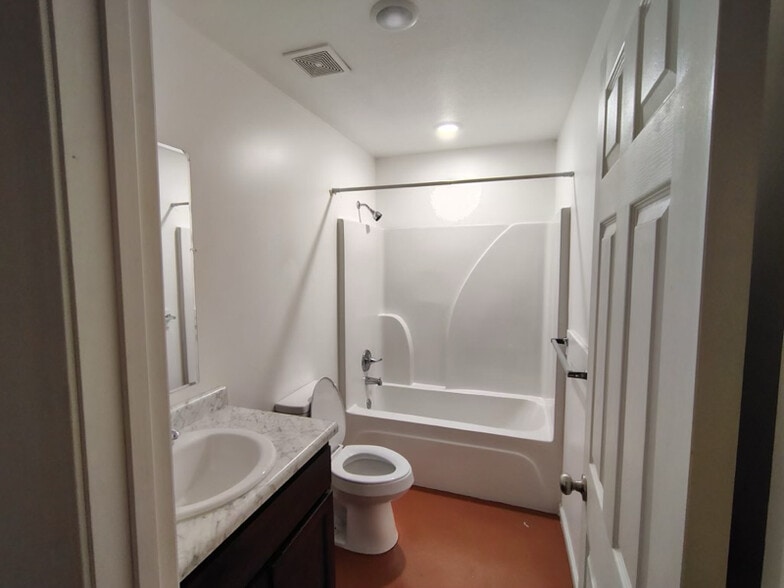 Building Photo - 403 Canal St