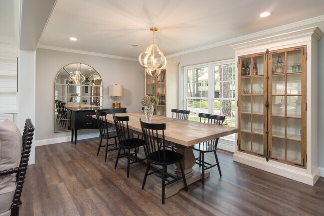 Building Photo - 726 Thistlewood Dr
