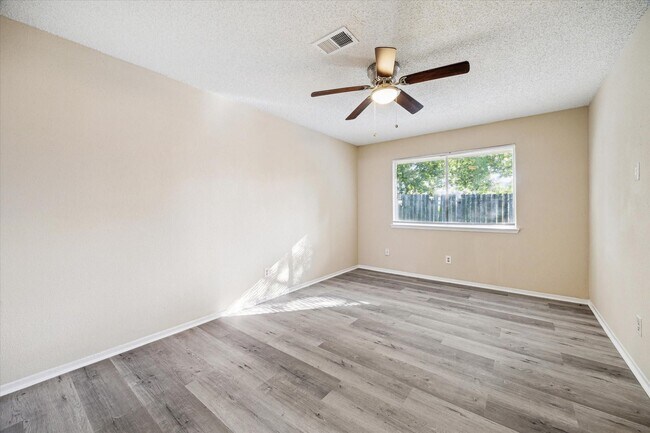 Building Photo - 23239 Prairie Bird Dr