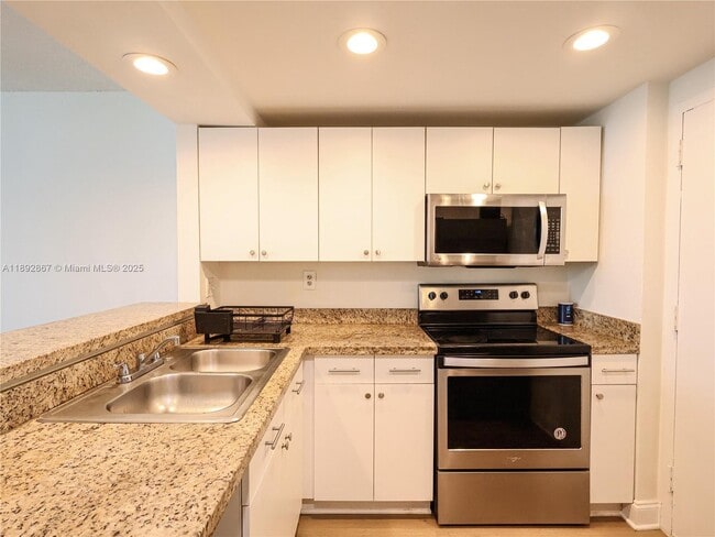 Building Photo - 9125 SW 77th Ave