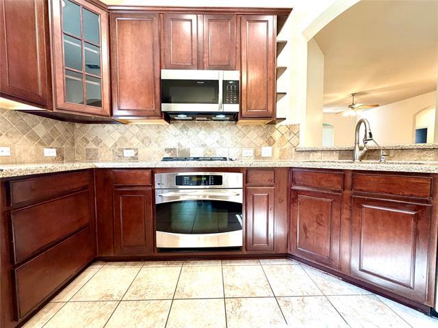 Building Photo - 9404 Caliente Dr