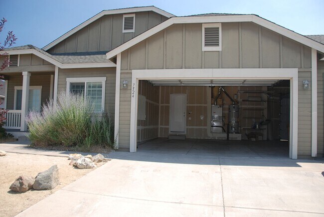 Building Photo - Newly Updated Single Story 4 BR + Office, 2.5 Bath and 3 Car