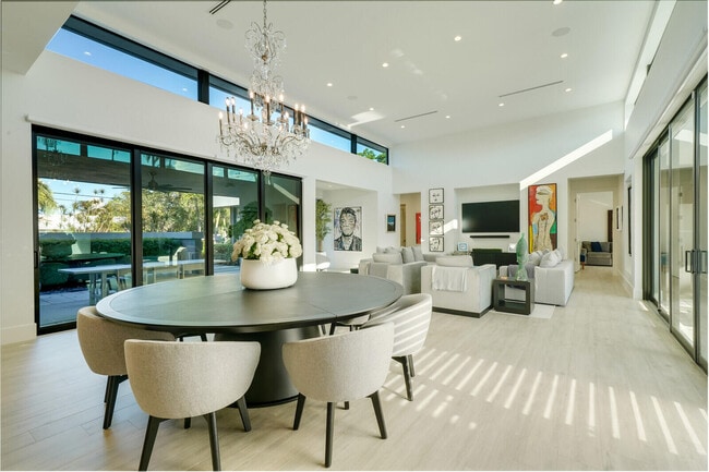 Building Photo - 4011 Bayview Dr