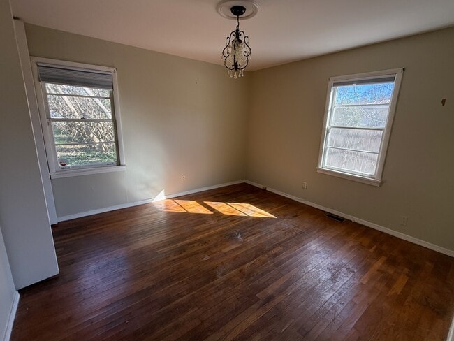 Building Photo - 406 Meadow Ln