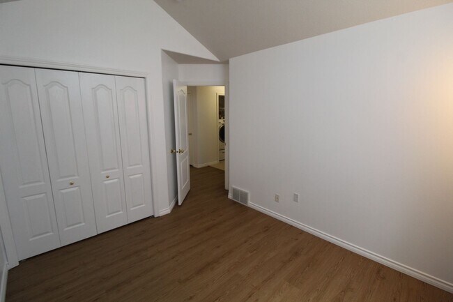 Building Photo - 3922 E Siskin Ln