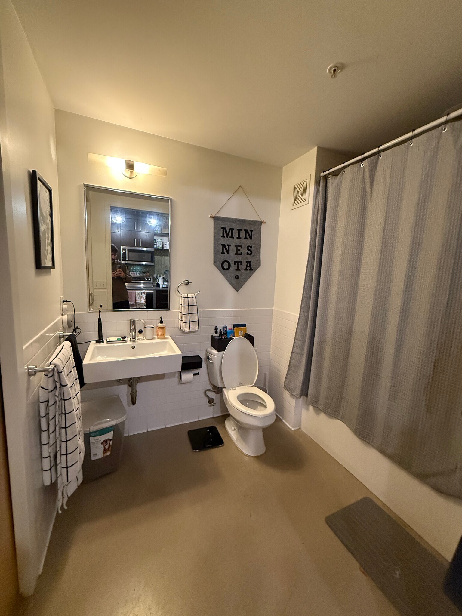 Building Photo - 718 Washington Ave N