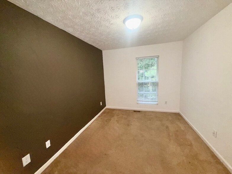 Building Photo - 2418 Piering Dr