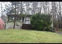Building Photo - Cozy Home