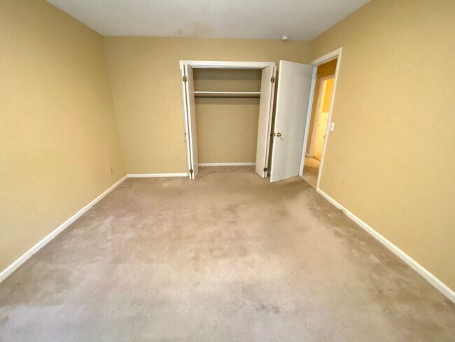 Building Photo - 106 Strode Cir