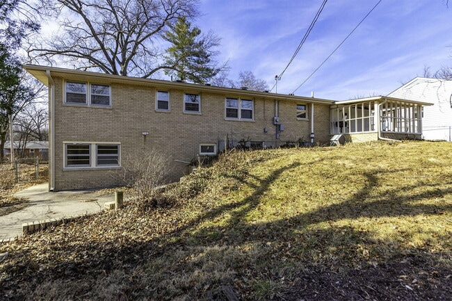 Building Photo - 340 Crown Point