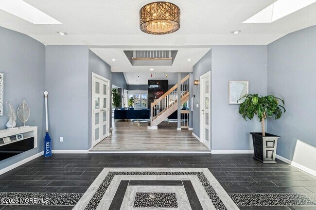 Building Photo - 385 Aldo Dr