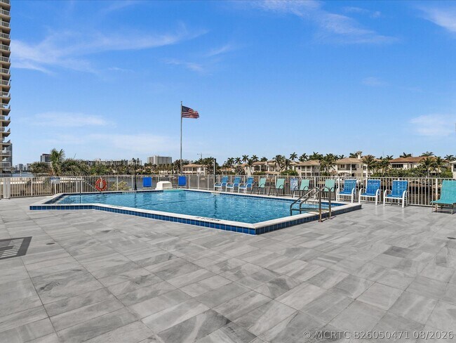 Building Photo - 1410 S Ocean Dr