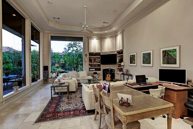 Building Photo - 11101 S Country Squire