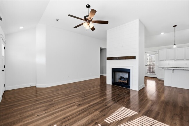 Building Photo - 14 Drew Ln