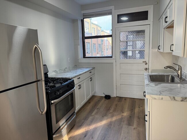 Building Photo - 5453 S Everett Ave