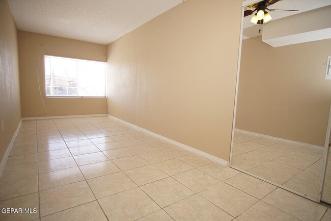 Building Photo - 10553 Kinross Ave