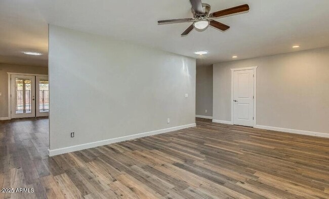 Building Photo - 2502 E Sahuaro Dr