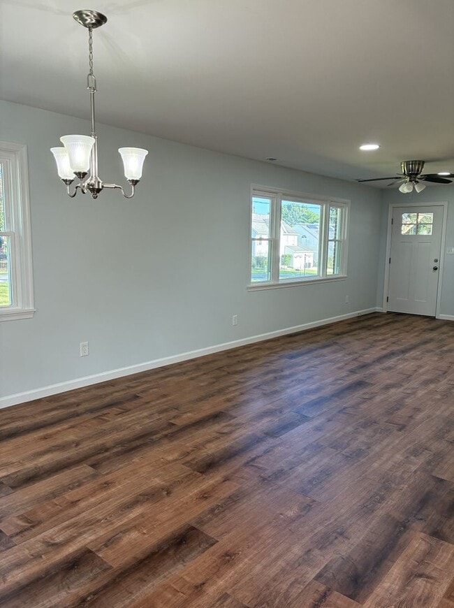 Building Photo - Spacious & Fully Renovated 4-Bedroom Home ...
