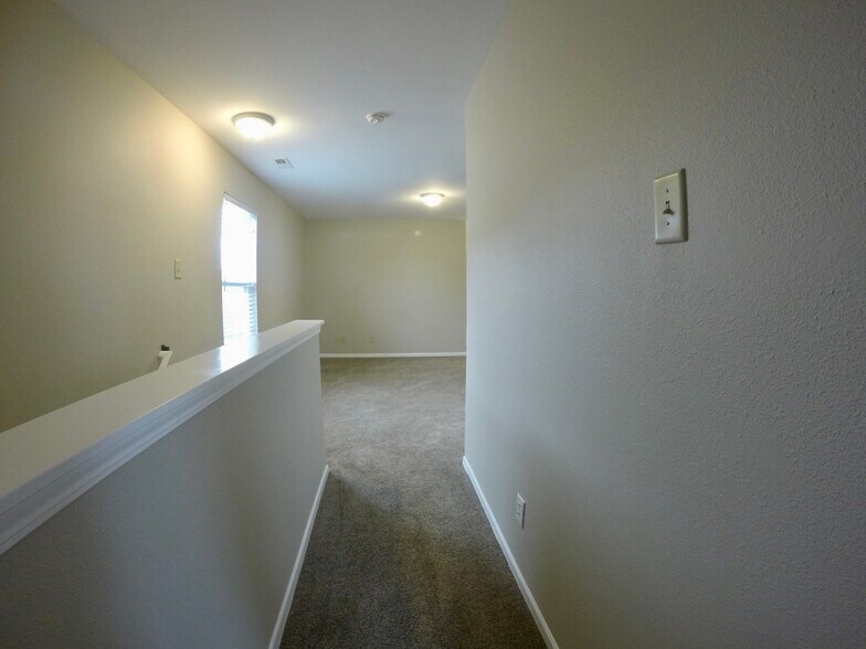 Hallway - 10223 Cumberland Pointe blvd