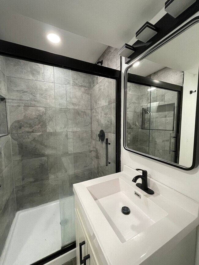 Building Photo - 1829 S Kedzie Ave