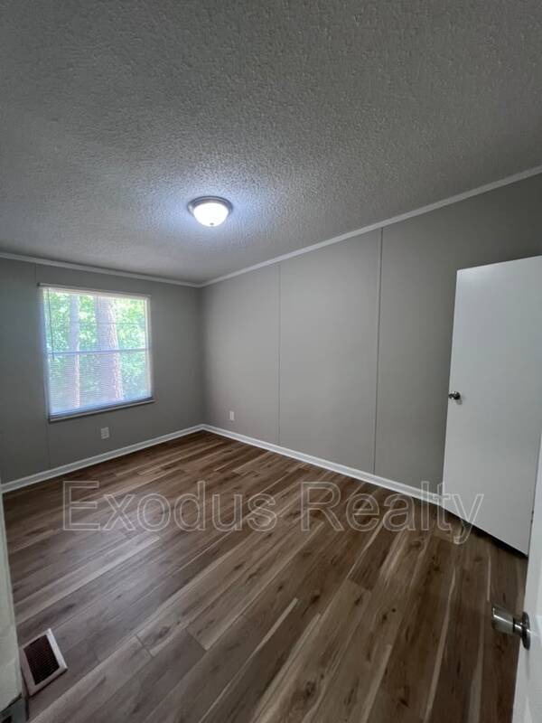 Building Photo - 771 Deer View