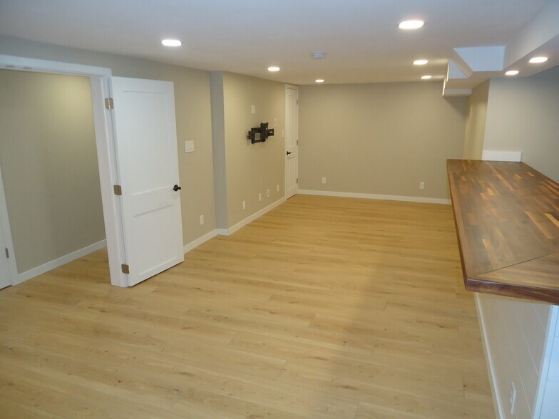 Building Photo - 3011 Quebec Ave S
