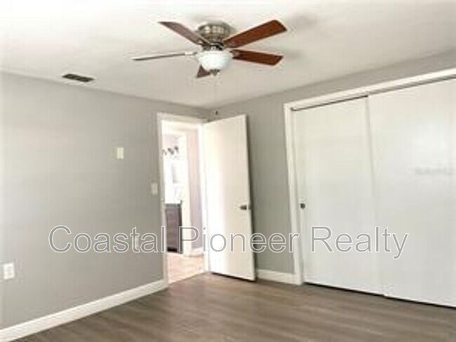 Building Photo - 1633 Marengo Dr