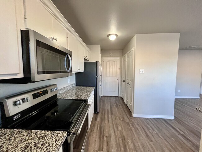 Building Photo - 3450 Itasca St