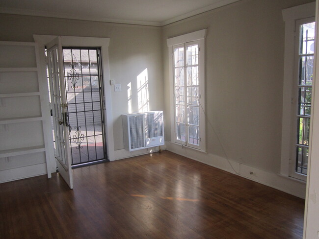 Building Photo - 1439 Laveta Ter